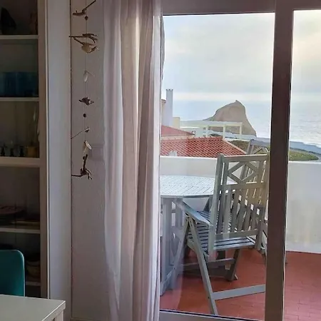 Apartamento Yellow Submarine On The Seafront Silveira (Lisbon)