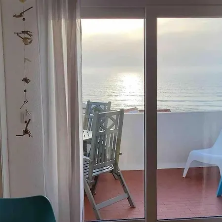 Apartman Yellow Submarine On The Seafront Silveira