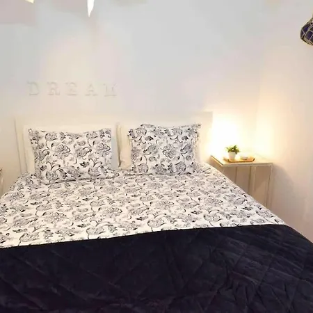 Yellow Submarine On The Seafront Appartement Silveira (Lisbon)